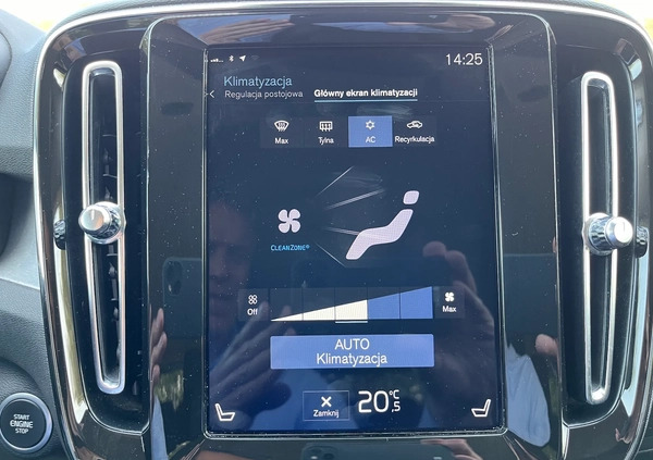 Volvo XC 40 cena 110700 przebieg: 82600, rok produkcji 2019 z Gdynia małe 254